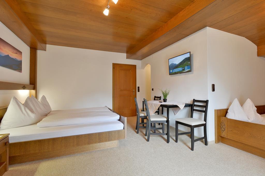 Landhaus Zum Griena Mayrhofen Chambre photo